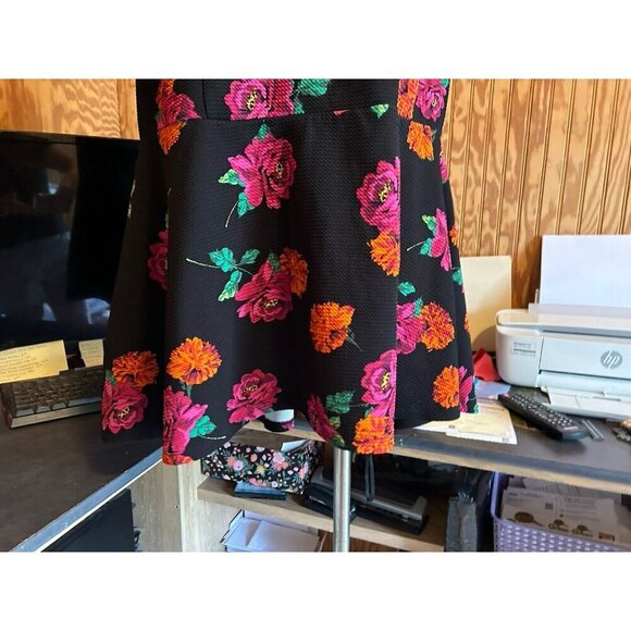 TORRID Women's 2 (2X) Floral Hi-low Ponte Peplum Sleeveless Floral Top Black - Picture 3 of 11